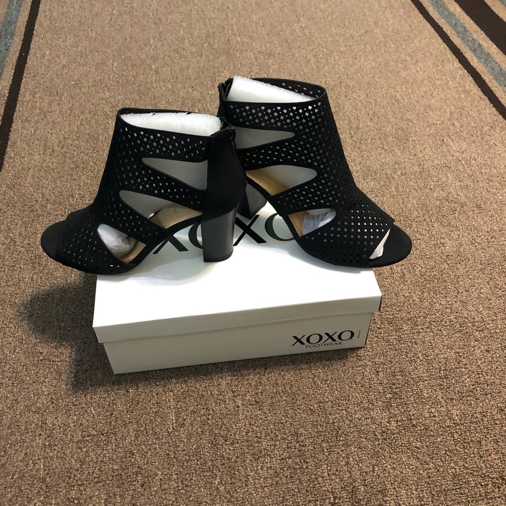 Women’s XOXO BLACK booties Size 8.5